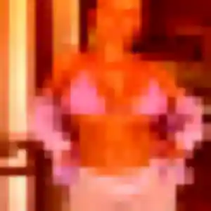 Photo exclusive de Saly, 26 ans à Allan - plan discret