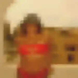 Découvre Mumbi, 23 ans à Arthémonay en privé