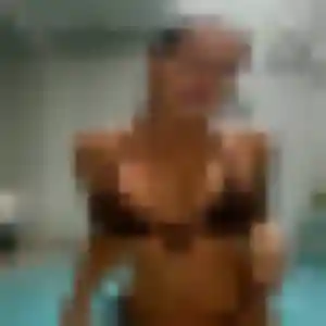 Ursula (34 ans) à Aubusson attend une rencontre maintenant
