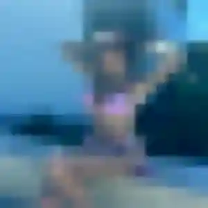 Rejoins Ayélé, 27 ans à Auvers-Saint-Georges en privé
