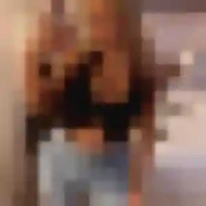 Rejoins Oumou, 27 ans à Bèze en privé