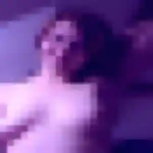 Olufunmi, 28 ans, en ligne à Billiers pour une rencontre coquine