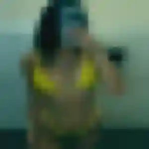Photo de Adaora à Cagny (23 ans) - plan cul discret