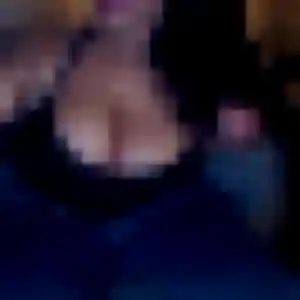 Khady, 26 ans, connectée à Châtillon-sur-Colmont pour une rencontre coquine