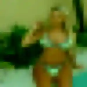 Photo exclusive de Olufunmi, 45 ans à Neuville-les-Dames - plan discret