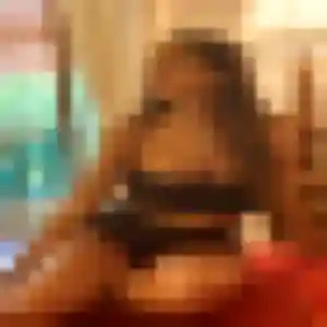 Photo de Constance à Nueil-les-Aubiers (37 ans) - plan cul discret