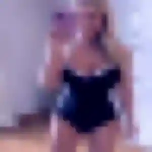 Coralie, 34 ans, en ligne à Octeville-sur-Mer pour un plan cul