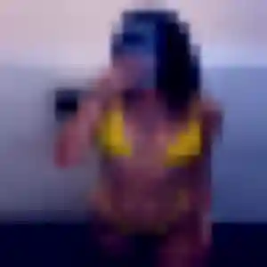 Contacte Adélaïde, 28 ans à Orphin en privé