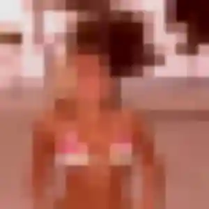 Contacte Éléonore, 22 ans à Poses gratuitement