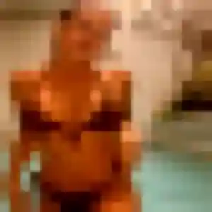 Awa, femme de 37 ans propose plan cul à Remoulins