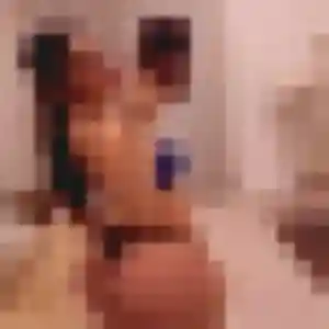 Safi, 22 ans, connectée à Rogerville pour un plan cul