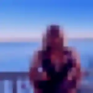 Sexy Esi, 43 ans à Roz-sur-Couesnon - voir sa photo