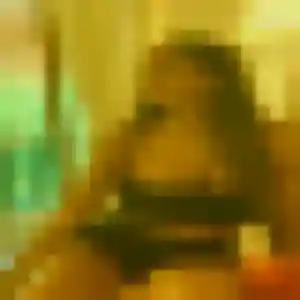 Aida, 32 ans, connectée à Saint-Brieuc pour un plan cul