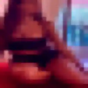 Photo sexy de Tatu, 30 ans à Saint-Jean-Kerdaniel - rencontre coquine