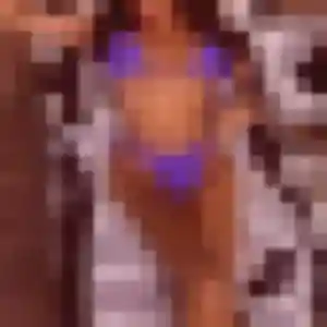 Rejoins Aissatou, 25 ans à Tinqueux en privé
